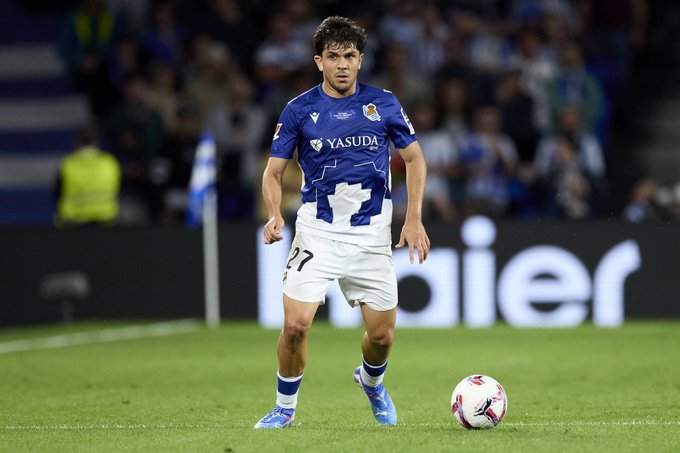 ¿Rumbo a Italia? Jon Aramburu en el Radar del AC Milan para Reforzar su Lateral Derecho