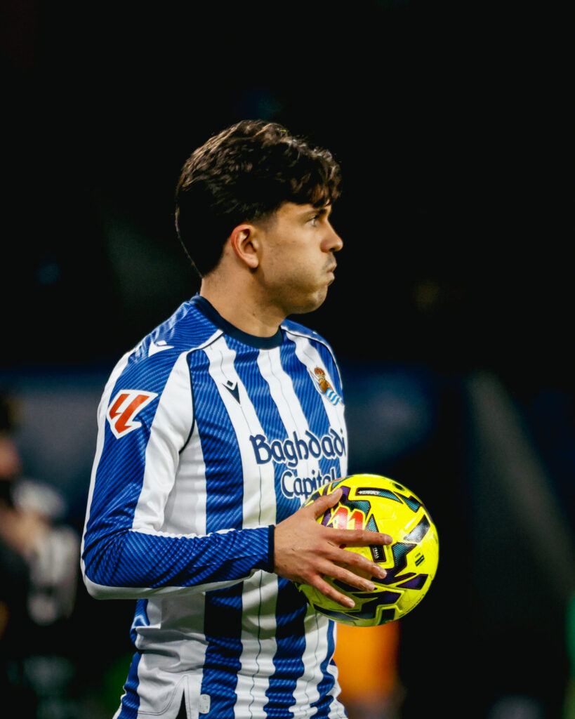 Real Sociedad derrota 3 a 1 al Elche: Solidez de Jon Mikel Aramburu y el esperado regreso de Yangel Herrera