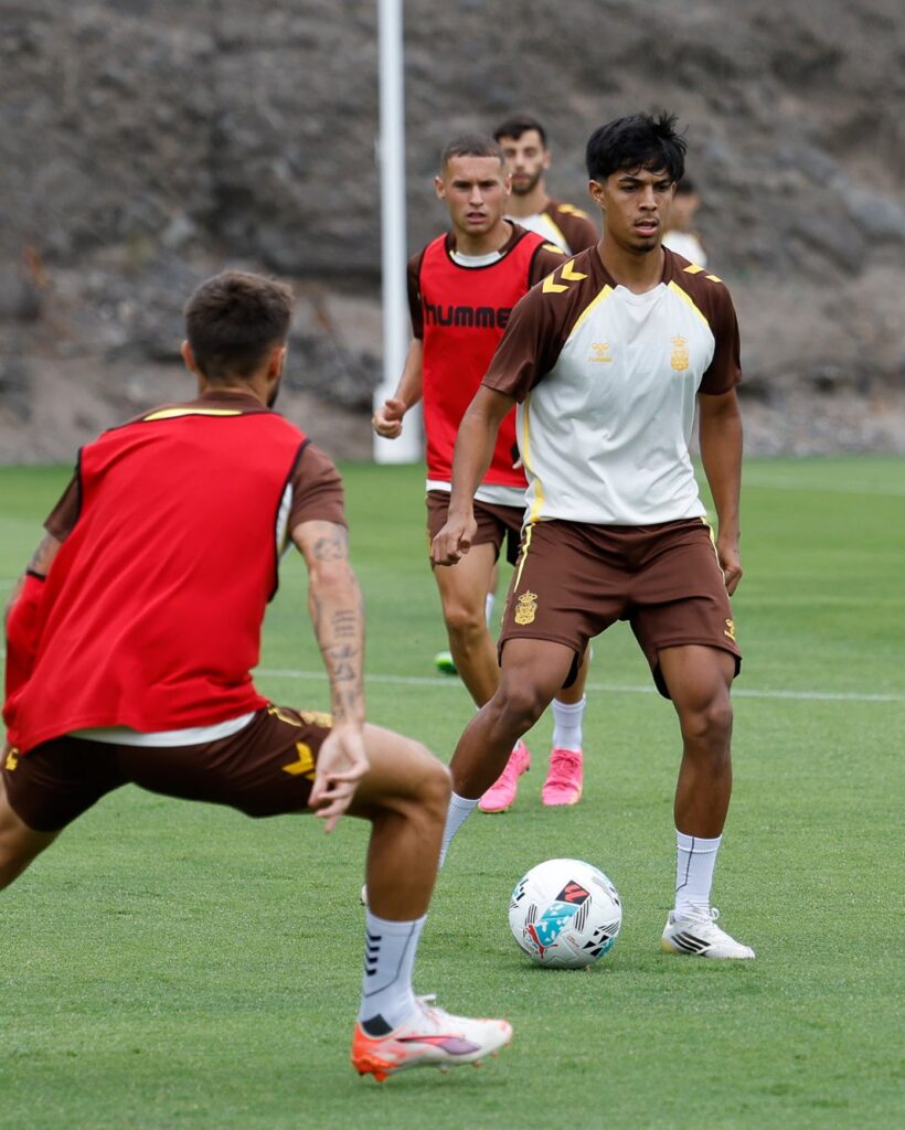 Josito González: El "Eurochamo" de la UD Las Palmas que pide su llamado a la Vinotinto
