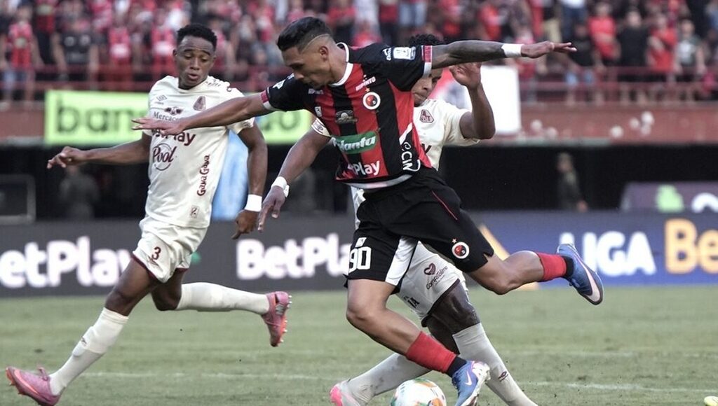 Luifer Hernández con doblete ante Tolima, le da el primer triunfo al Cúcuta de Richard Páez