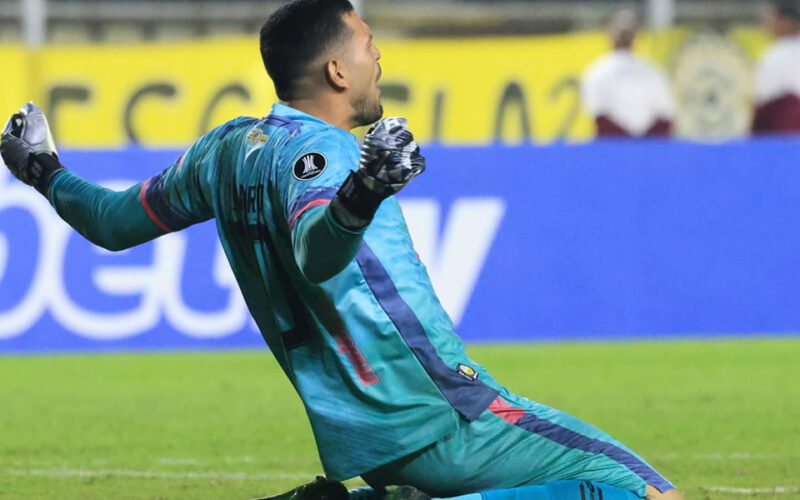 Jesús Camargo se viste de héroe: Deportivo Táchira tumba al "Tigre" y avanza en la Libertadores