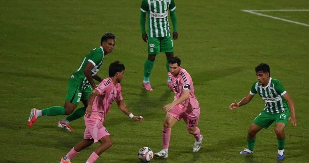 Duelo de Vinotintos en Medellín: Telasco Segovia y Messi vencen al Atlético Nacional de Eduard Bello