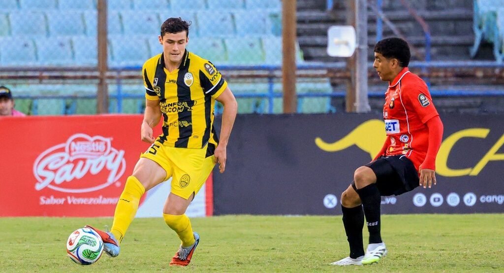 ¡El Clásico es Aurinegro! Deportivo Táchira asalta el Olímpico y hunde al Caracas FC