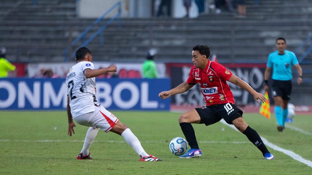 Caracas FC batió a Independiente Petrolero de Bolivia en el Olímpico de la UCV